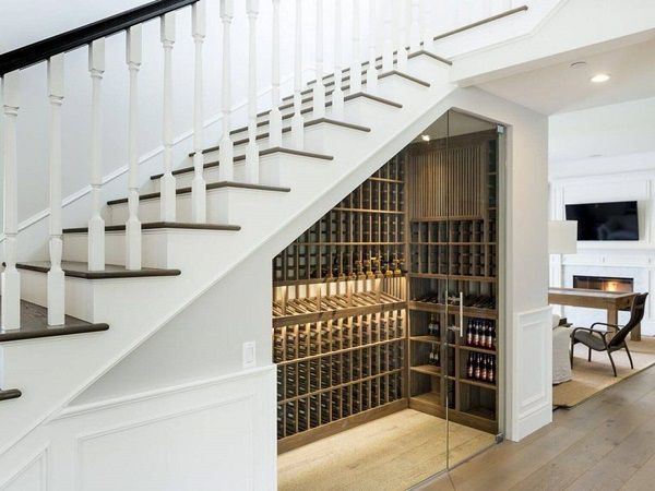 Tủ rượu gầm cầu thang