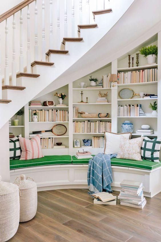 Tủ sách, kệ trang trí gầm cầu thang đẹp