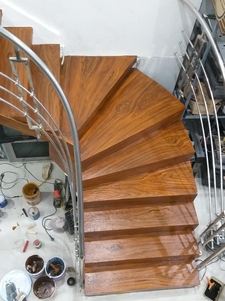 Sơn giả gỗ cho cầu thang